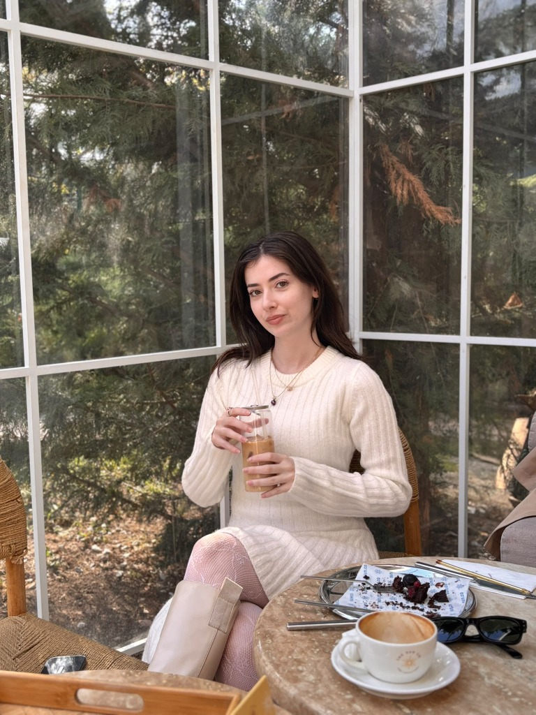 Elifsu Gören - EllyBerryBlossom